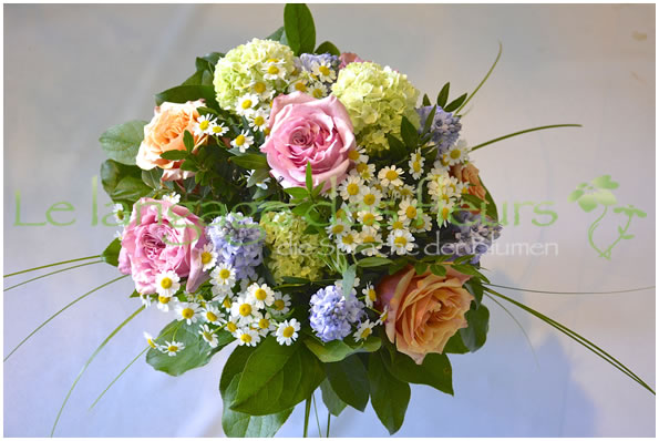 Blumenstrauss mit bunten Blumen, Florist München